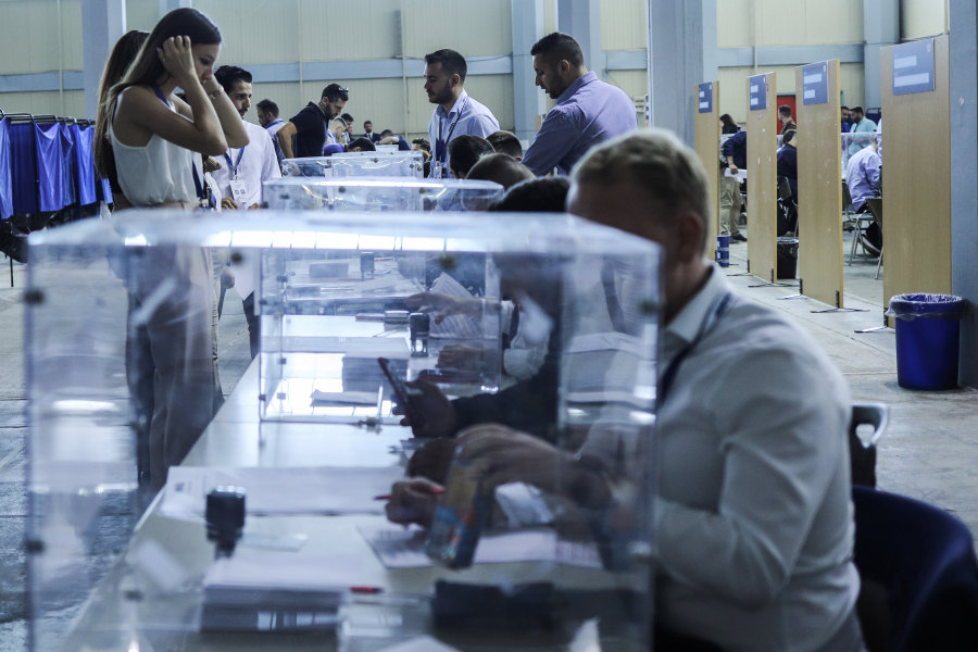 Metron Analysis: Δημοσκόπηση με «εκπλήξεις» - Τί δείχνει για ΝΔ και ΣΥΡΙΖΑ