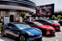 Υπό έρευνα η Tesla: Αυτοκίνητα χωρίς οδηγό «μπαίνουν» στο αντίθετο ρεύμα