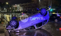 Τροχαίο με ανατροπή ΙΧ στη Θεσσαλονίκη - Ένας τραυματίας
