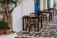 Θεσσαλονίκη: 70χρονος εξέτιε ποινή 10ετούς κάθειρξης κατ’ οίκον αλλα έκανε βόλτες στο καφενείο
