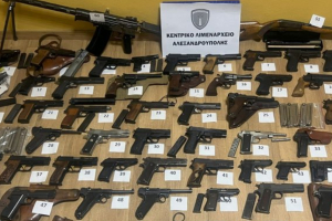 Αλεξανδρούπολη: Συνελήφθη Τούρκος με 61 όπλα και 2.916 φυσίγγια (Βίντεο)