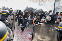 Το μαθητικό κίνημα παραλύει τη Γαλλία - 450.000 διαδηλωτές σε όλη τη χώρα, οι 100.000 στο Παρίσι (Βίντεο)