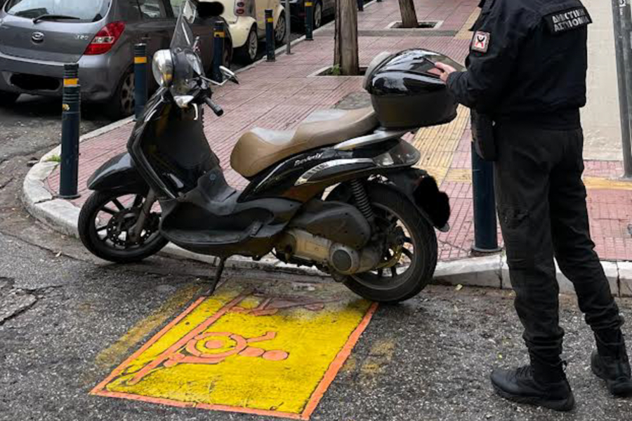 Ο Δήμος Αθηναίων επιστρέφει πινακίδες λόγω Πάσχα - Οι εξαιρέσεις