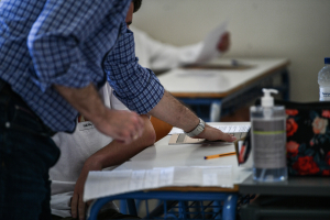 Πανελλήνιες 2026: Η απάντηση του ΥΠΑΙΘΑ για το φιάσκο με τα θέματα της Νεοελληνικής Γλώσσας και τα 100άρια σε μαθητές ΕΠΑΛ