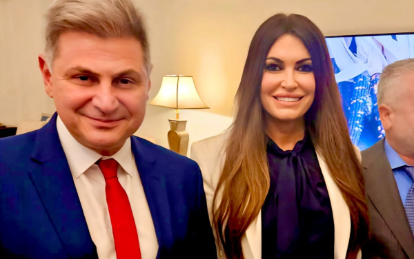 Ο Ν. Φαραντούρης καλωσορίζει τη νέα πρέσβειρα των ΗΠΑ στην Ελλάδα, Κ. Γκίλφοϊλ