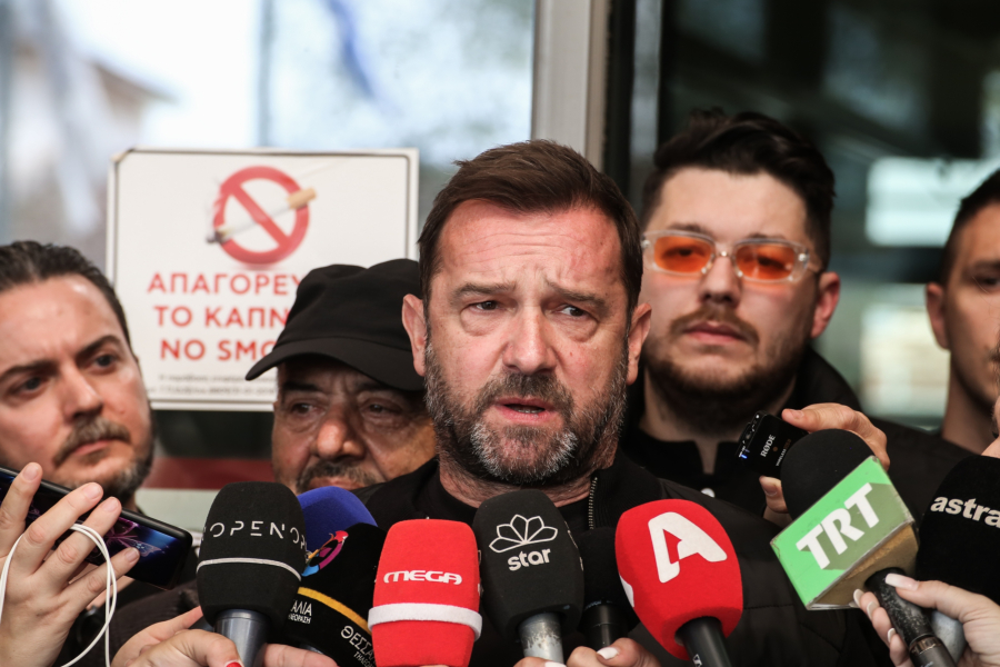 Νίκος Πλακιάς στον Λαζόπουλο: «Βγείτε στους δρόμους - Θα σας βλέπουν τα παιδιά μας από ψηλά»