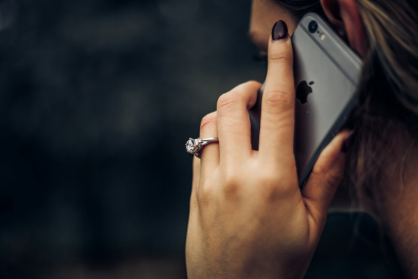 Caller ID Spoofing: Οριστικό μπλόκο στην τηλεφωνική απάτη που άδειαζε τραπεζικούς λογαριασμούς