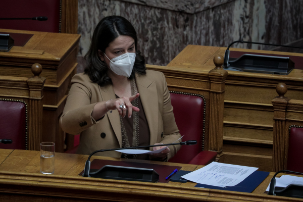 Κεραμέως από τη Βουλή: «Ξεκάθαρο το μήνυμα ότι κανείς δεν μπορεί να στερήσει την εκπαίδευση από ένα παιδί»