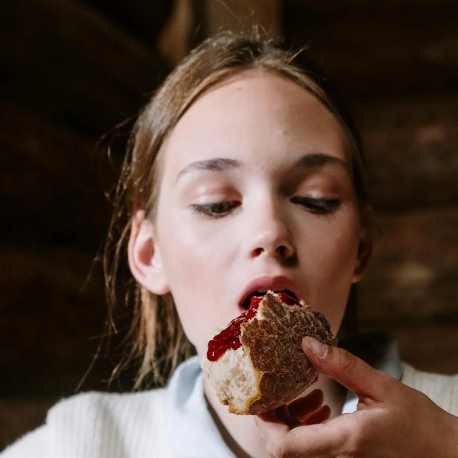Mindful eating: Πώς να σταματήσεις το συναισθηματικό φαγητό
