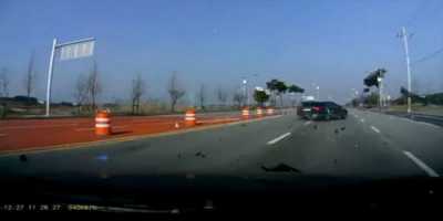 Αυτά παθαίνει κάποιος όταν οδηγεί και δεν προσέχει...