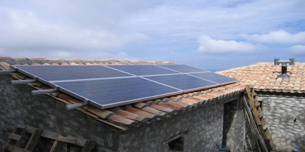 Αύξηση στο ρεύμα προτείνει η ΕΛΕΤΑΕΝ για το έλλειμα των ΑΠΕ