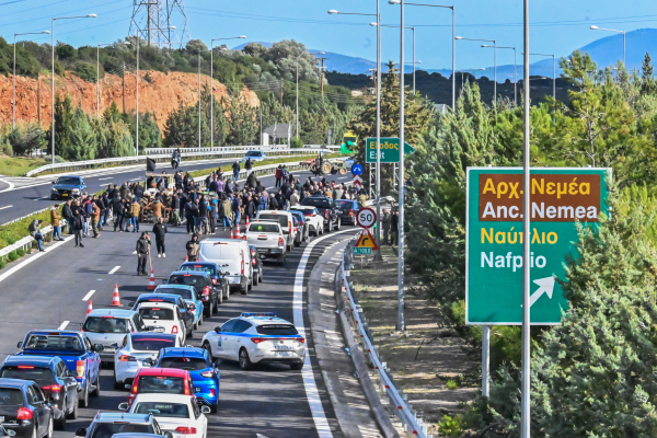 Greek Farmers Escalate Protests, Prepare Nationwide Road Blockades