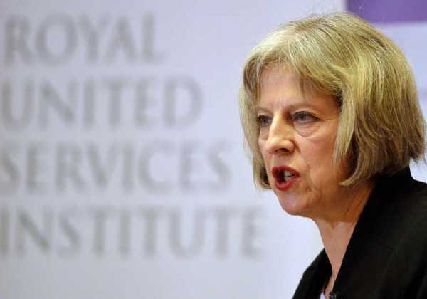 Τερέσα Μέι: Η Βρετανία θα σταθεί στο πλευρό της Γαλλίας