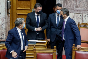 Σκληρή κριτική από την αντιπολίτευση στις επιλογές Μητσοτάκη για τον ανασχηματισμό