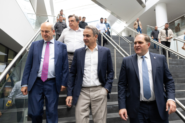 «Δεν το έχει το παιδί»: Γιατί ο Κυριάκος δεν μπορεί να κάνει ούτε τώρα πραγματικό ανασχηματισμό!
