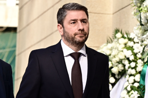 Στο Ρέθυμνο ο Ανδρουλάκης για το τελευταίο «αντίο» στους δύο πυροσβέστες