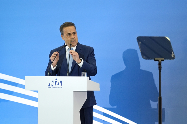 Πέρα βρέχει για τον Στ. Παπασταύρου