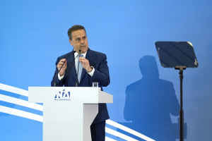 Πέρα βρέχει για τον Στ. Παπασταύρου
