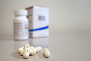 Φθηνό φάρμακο μείωσε τη θνησιμότητα σε ασθενείς με κορονοϊό
