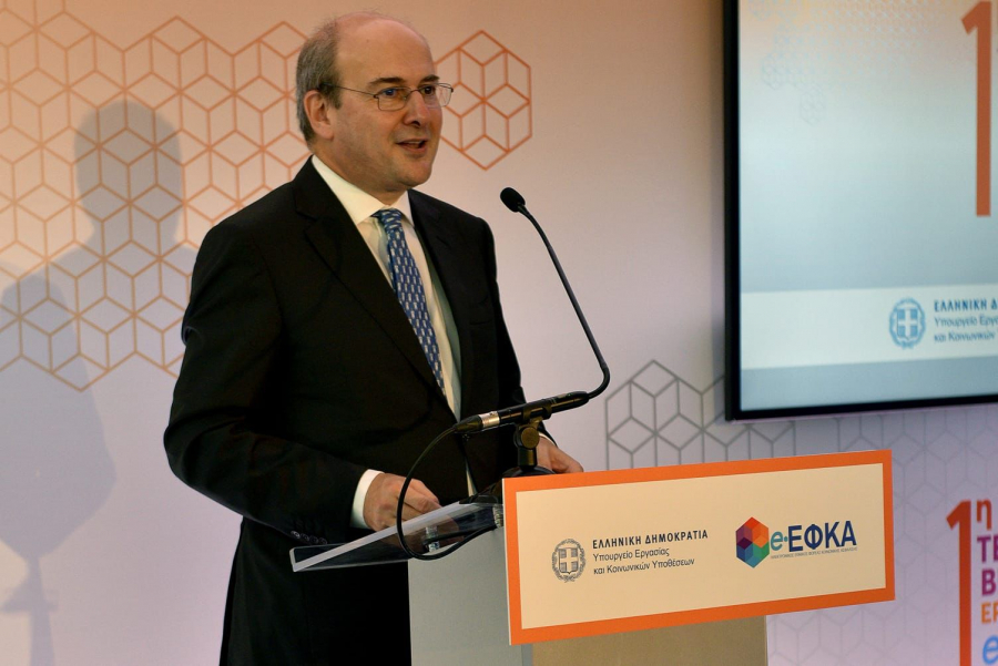 Ρεκόρ απονομής συντάξεων τον Μάιο, βραβεύτηκαν οι υπάλληλοι του ΕΦΚΑ με τις κορυφαίες επιδόσεις