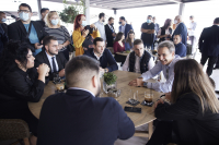 Στη Ρόδο ο Μητσοτάκης - Το Εθνικό Θέατρο, η μαρίνα του νησιού και ο καφές με νέους (εικόνες)