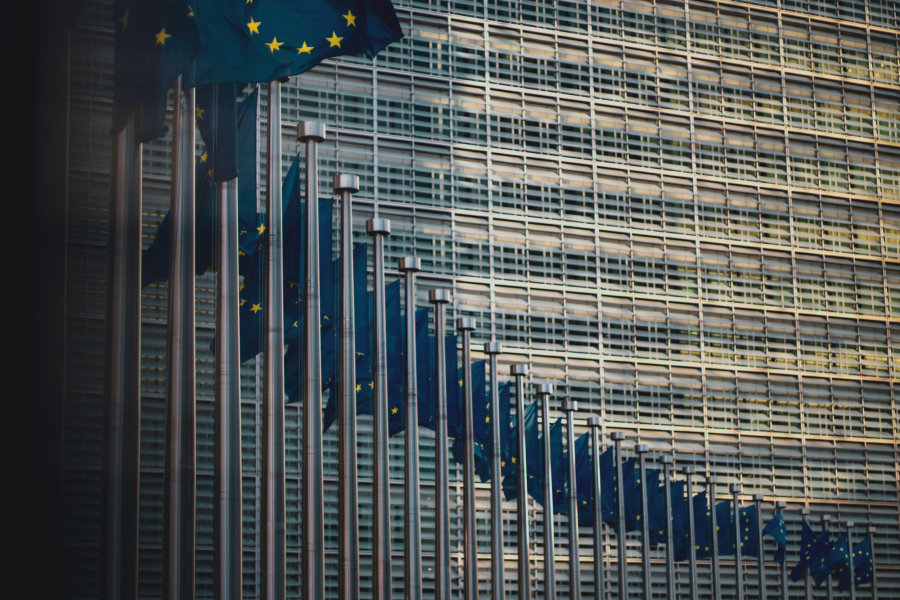 Ευρωπαϊκή Επιτροπή: Πρότεινε απαγόρευση ρωσικού αερίου και LNG μέχρι το τέλος του 2027