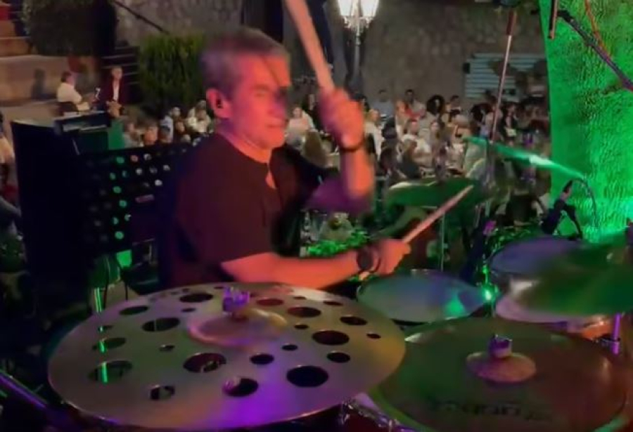 Το γύρισε στη... μουσική ο Λοβέρδος, παίζει ντραμς σε πανηγύρια