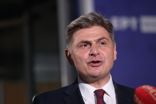 Ένα λεπτό χρειάστηκε για τη διαγραφή Φαραντούρη