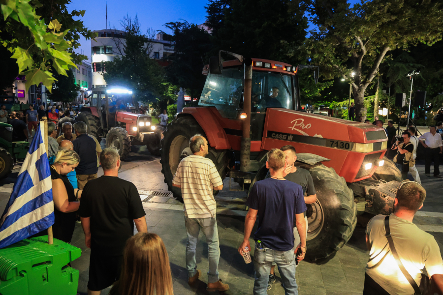 Γκρίνια στους αγρότες για το «γαλάζιο» σκανδάλο στον ΟΠΕΚΕΠΕ