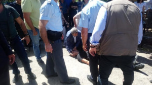 O Πολάκης έσωσε άνδρα με κρίση επιληψίας σε εκδήλωση στα Σφακιά (pics)