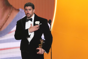 Kαλλιτέχνες κατά ICE στα Grammy - «Κανείς δεν είναι παράνομος σε κλεμμένη γη» (Εικόνες και Βίντεο)