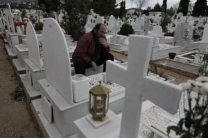 Θεσσαλονίκη: Θάψαν νεκρό επάνω από άλλον νεκρό