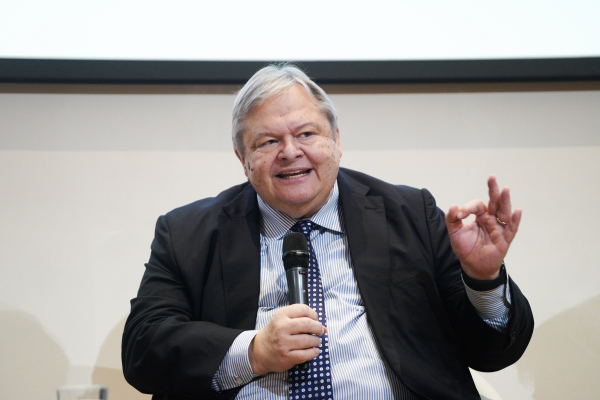 «Σκίζει» ο Βενιζέλος στις δημοσκοπήσεις