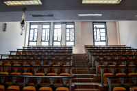 Κουκουλοφόροι εισέβαλαν σε εκδήλωση στη Νομική (Εικόνα)