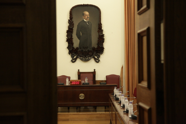 Επιτροπή Δεοντολογίας: Ξεκίνησε η συνεδρίαση για την άρση ασυλίας των 11 - Μόνο Μηταράκης και Τσιάρας παρόντες