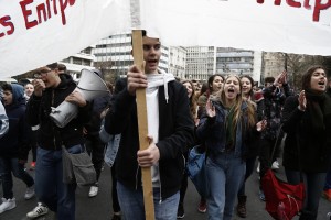 Αντιπολεμικό συλλαλητήριο μαθητών και φοιτητών στη Θεσσαλονίκη