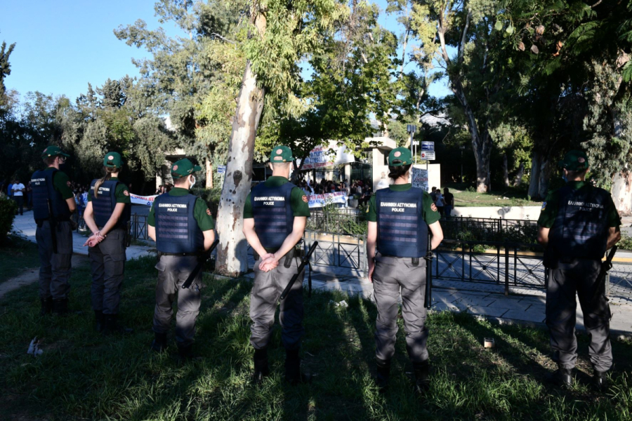Η Νικολούλη αναζητεί Πανεπιστημιακή Αστυνομία, Αστυνομία Διαδηλώσεων και... τουρνικέ στις σχολές