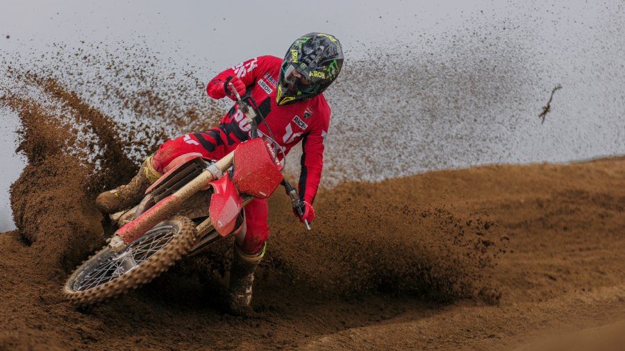 Ιστορική μέρα για την Ducati: Η πρώτη Desmo450 MX βγαίνει από τη γραμμή παραγωγής