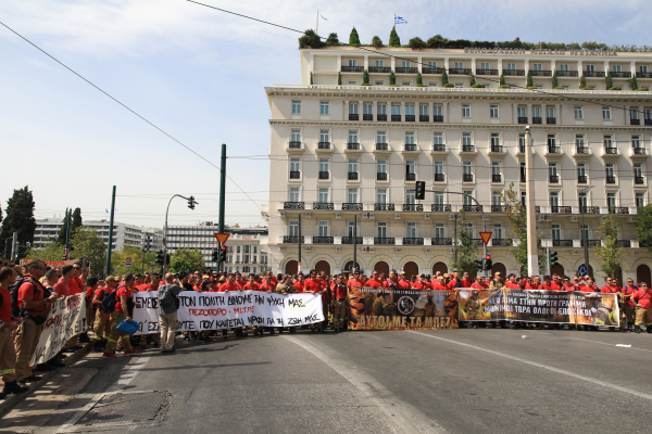 Συλλαλητήριο εποχικών πυροσβεστών στο Σύνταγμα