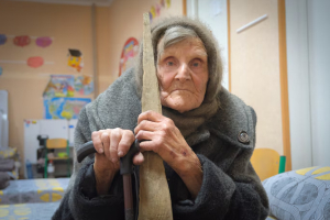 Ουκρανία: 98χρονη περπάτησε μόνη σχεδόν 10 χλμ. για να διαφύγει από περιοχή υπό ρωσική κατοχή