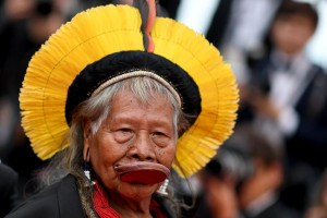 Αμαζόνιος: Ο Μπολσονάρου στέλνει στρατό - Ινδιάνος αρχηγός κάνει έκκληση για βοήθεια