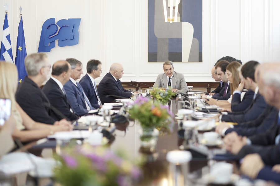 Μητσοτάκης: «Νέα μέρα για τη δημόσια πανεπιστήμια» - Δωρεά των 4 συστημικών τραπεζών σε ΕΚΠΑ, ΑΠΘ και ΕΜΠ