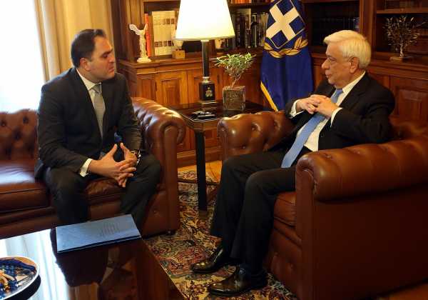 Συνάντηση Παυλόπουλου - Πιτσιλή για τα έσοδα