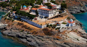 Παναγία η Κανάλα Κύθνου: «Η θαυματουργή αναδιώμενη Παναγία των Κυκλάδων» από ψηλά (βίντεο)