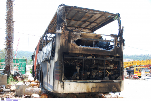 Σπάτα: Λαμπάδιασε σχολικό λεωφορείο ενώ ήταν εν κινήσει (βίντεο)