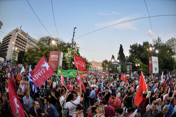 Ο... τελευταίος σαμουράι στην ομιλία Τσίπρα στο Σύνταγμα (pic)