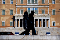 Νέος κατώτατος μισθός: Αυτά είναι τα επιδόματα που αυξάνονται - Ανεβαίνει και το κόστος πλασματικών ετών