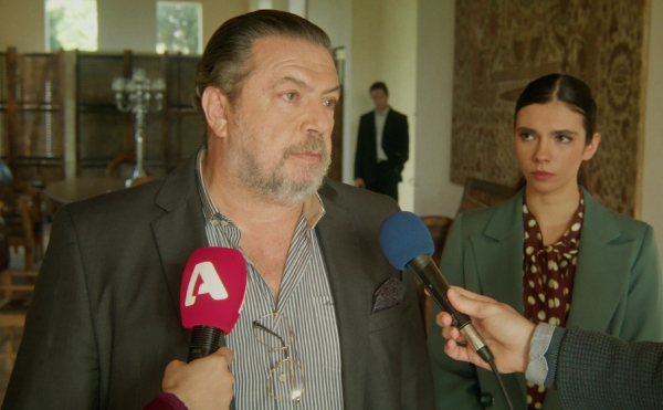 «Να μ’ αγαπάς»: Ο Θεόφιλος ανακοινώνει το διαζύγιο του με την Ζωή