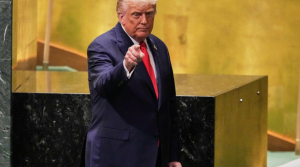 Σε ισχύ οι νέοι δασμοί 10% του Τραμπ