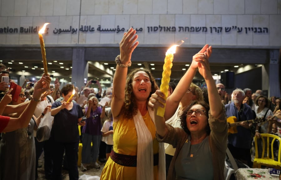 Reuters: Από στιγμή σε στιγμή η Χαμάς απελευθερώνει τους 20 ζωντανούς ομήρους